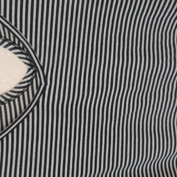 SO Striped small Short Sleeve top Gathers at the waist V Neck peek a boo… - Picture 4 of 8